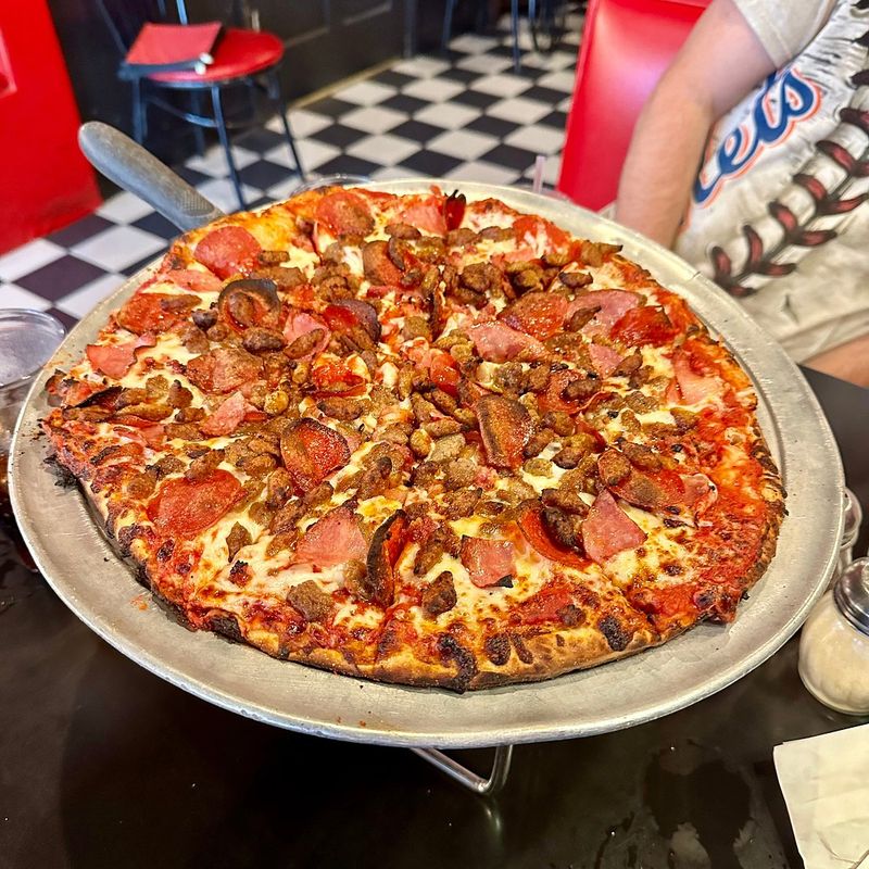 Fox’s Pizza Den – Brunswick