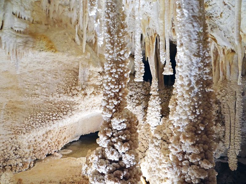 Caverns of Sonora (Texas)