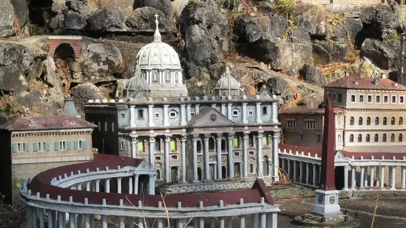 Ave Maria Grotto