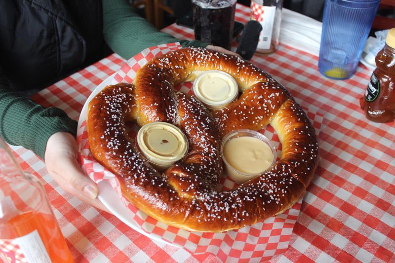 Dell Rhea’s Chicken Basket (Willowbrook)