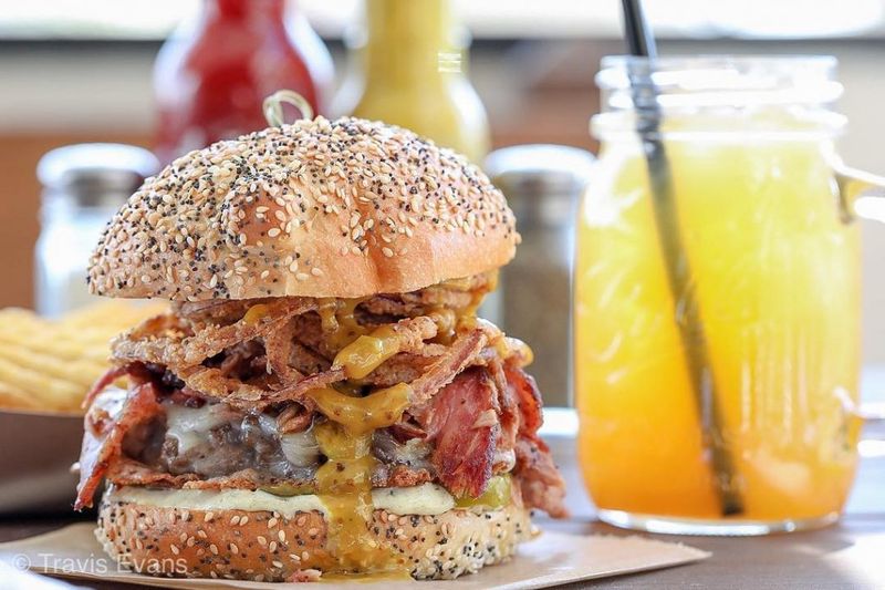 Angus Burgers & Shakes — Kearney