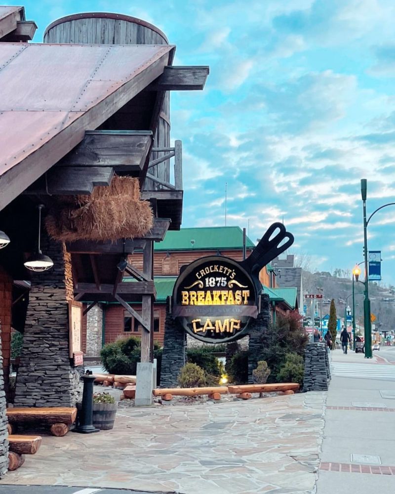 Crockett’s Breakfast Camp – Gatlinburg