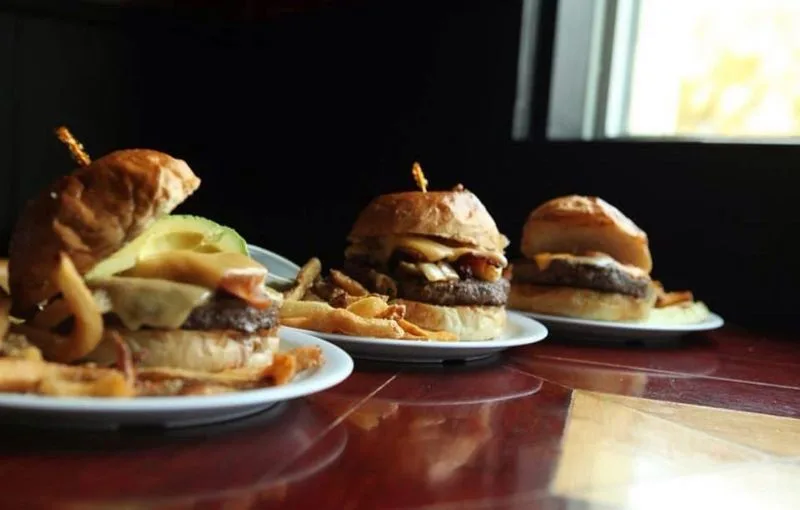 Oscars Pub & Grill