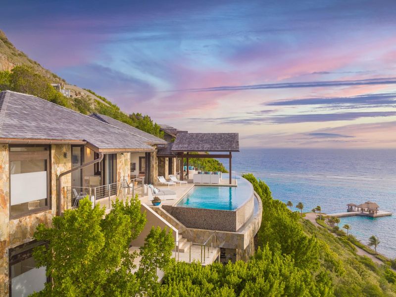 Antigua – 365 Beaches and High-End Hideaways