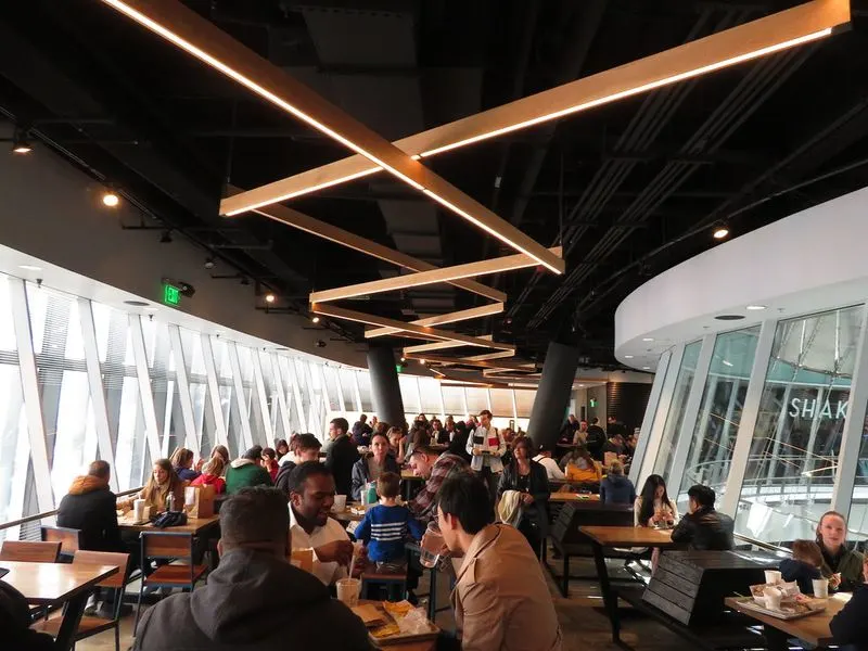Eating only at chain restaurants near tourist spots