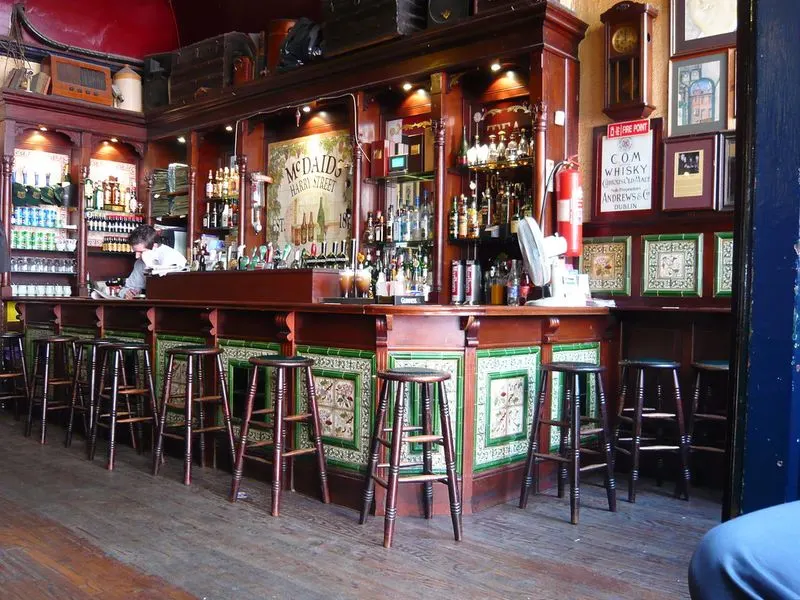 Not Respecting Quiet Zones in Pubs