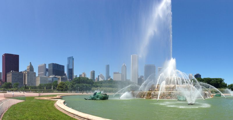 Grant Park / Buckingham Fountain (Married… with Children)