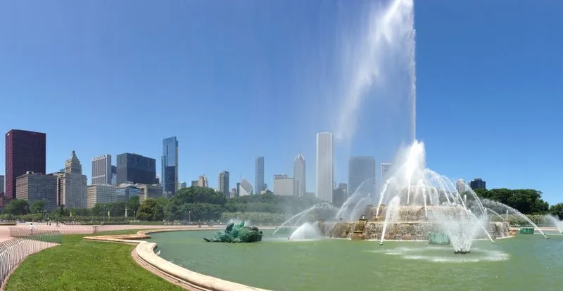 Grant Park / Buckingham Fountain (Married… with Children)