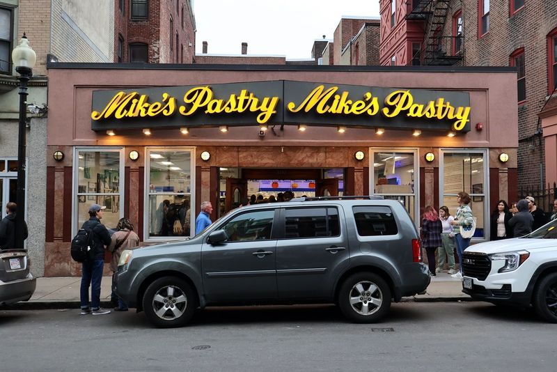 Mike's Pastry