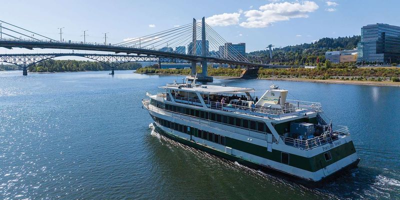 Willamette River Autumn Cruise, Oregon
