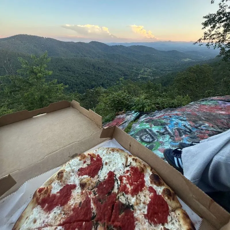 828 Family Pizzeria