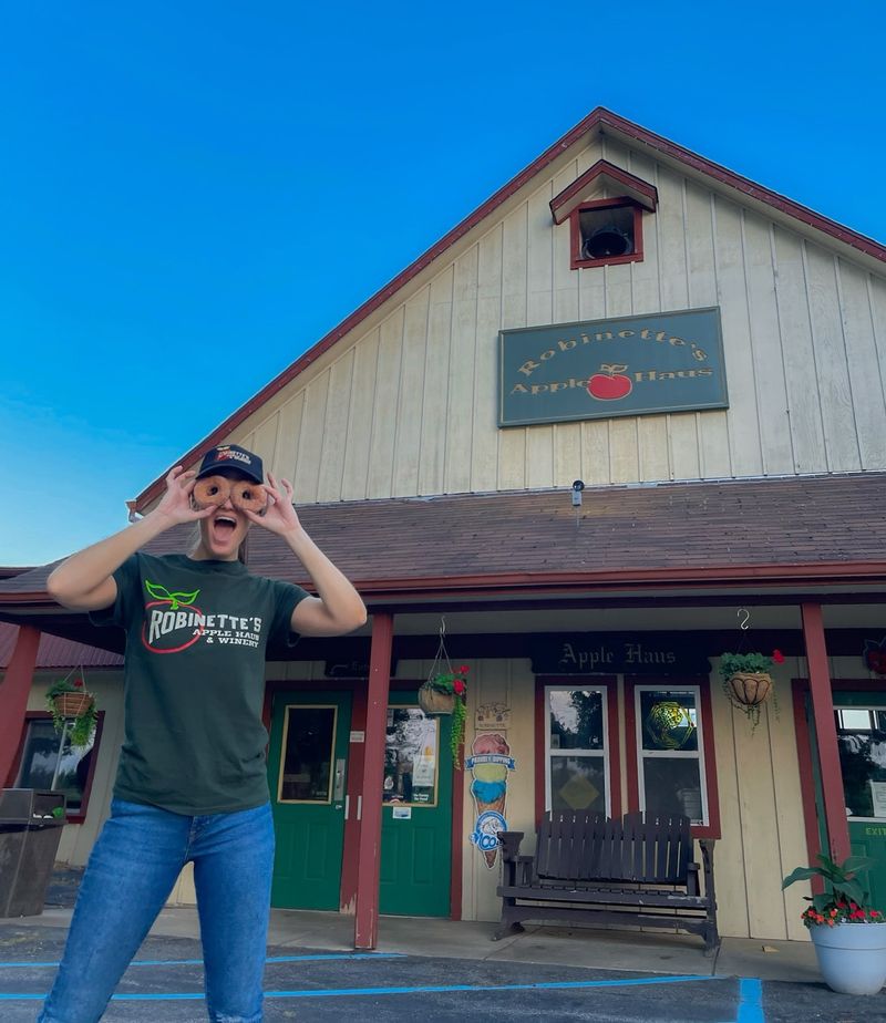 Robinette’s Apple Haus & Winery