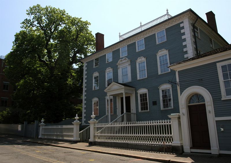 Moffatt-Ladd House & Garden