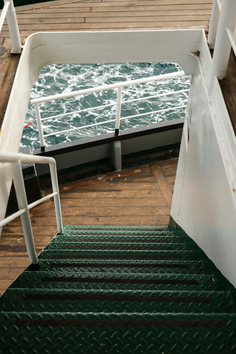 Don’t crowd stairways or loading ramps