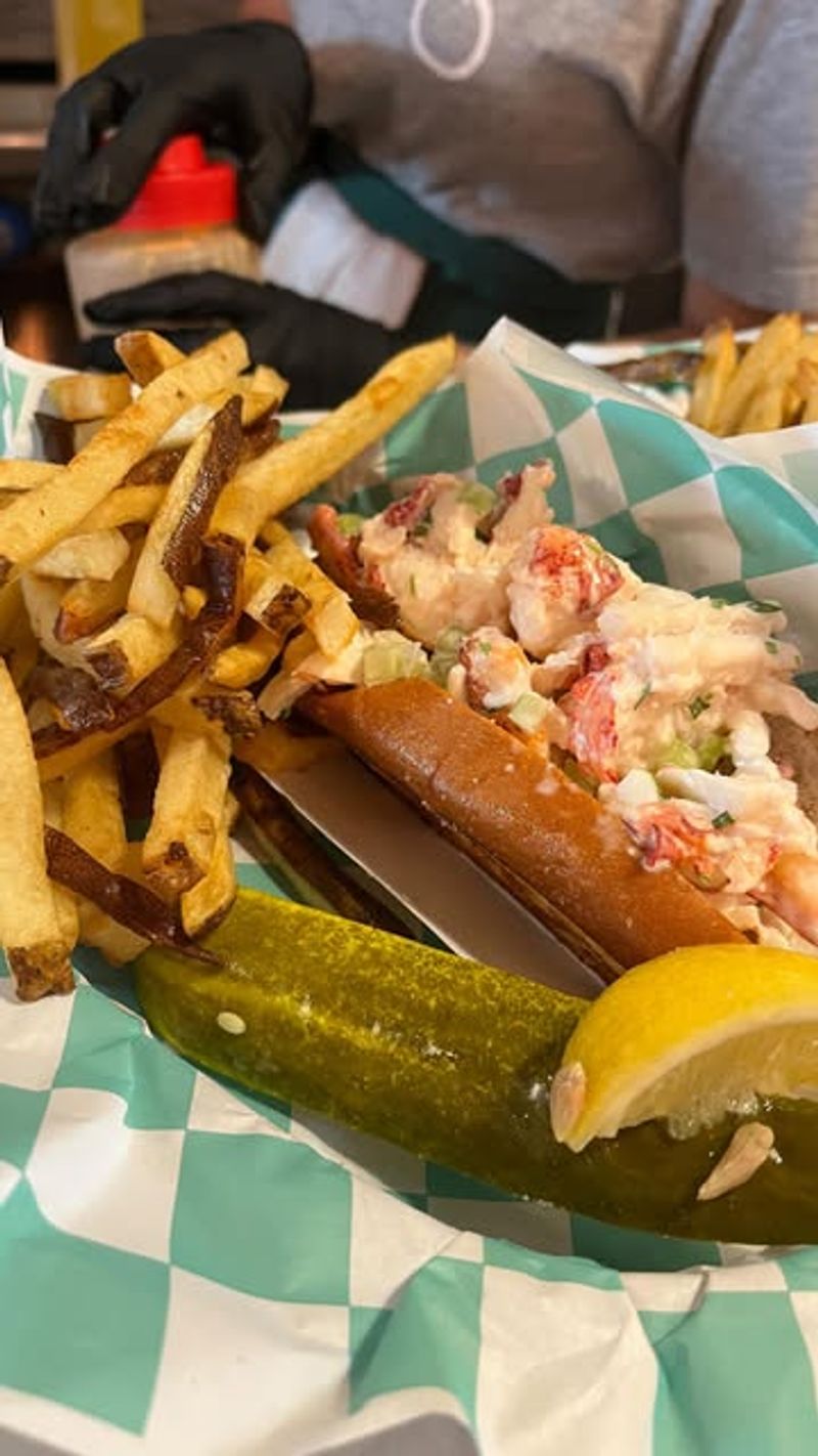 Perry’s Restaurant — Milford (historic lobster-roll origin claim)