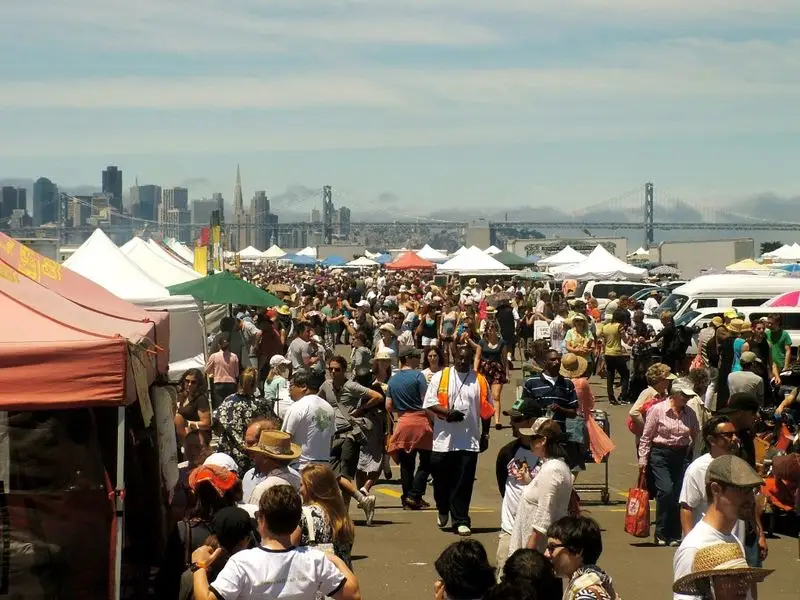 Alameda Point Antiques Faire (Alameda)