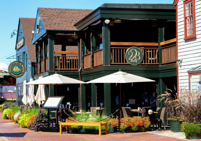 22 Bowen’s Wine Bar & Grille