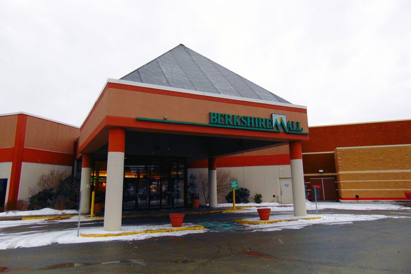 The Outlets at Berkshire Place – Lanesborough