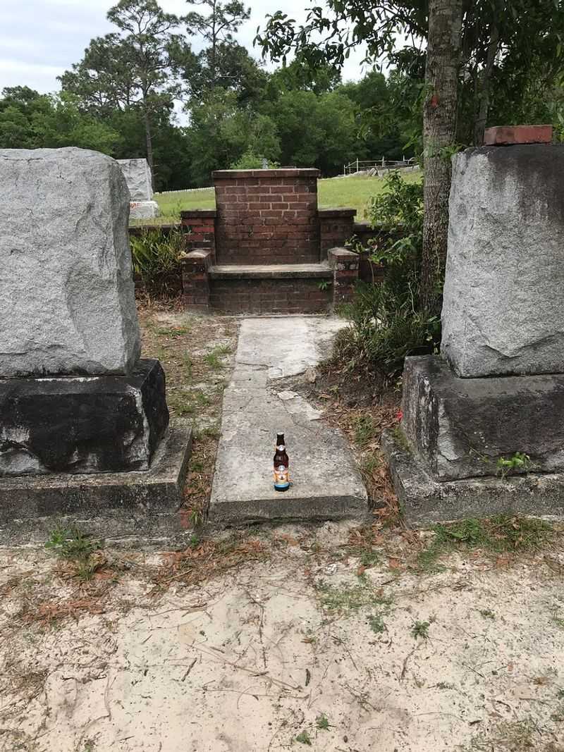 The Devil’s Chair in Cassadaga – Spiritualist Town Oddity