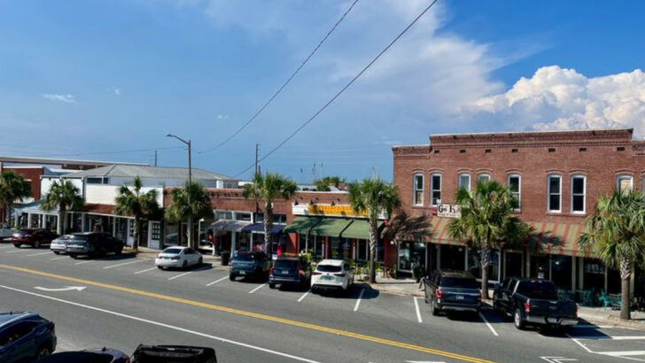 Spanish moss, riverfront strolls, and centuries of history make Apalachicola, Florida worth a slow wander