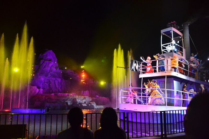 “Fantasmic!” nighttime show (original version)