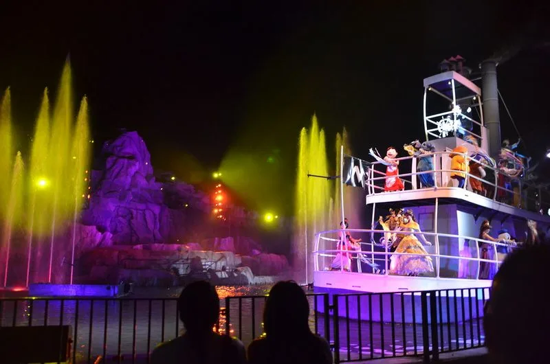 “Fantasmic!” nighttime show (original version)
