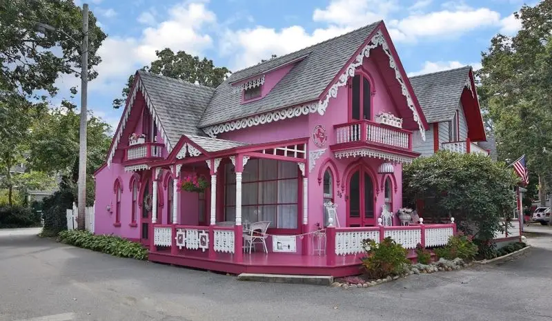 Exploring Oak Bluffs’ Gingerbread Cottages