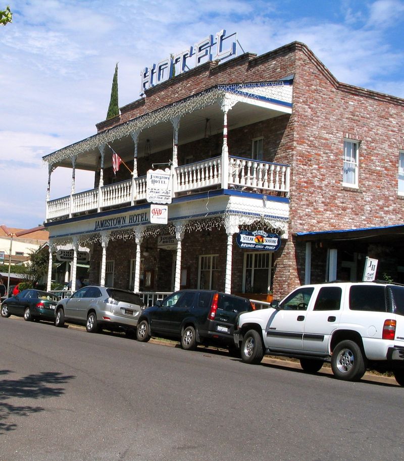 Jamestown Hotel