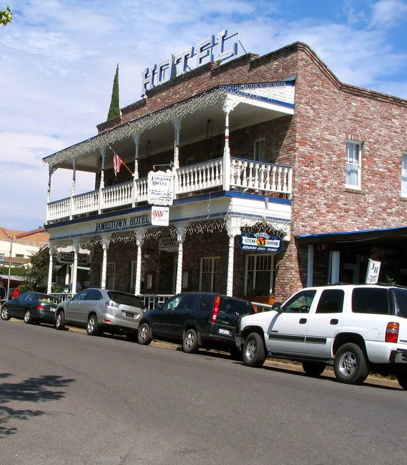 Jamestown Hotel