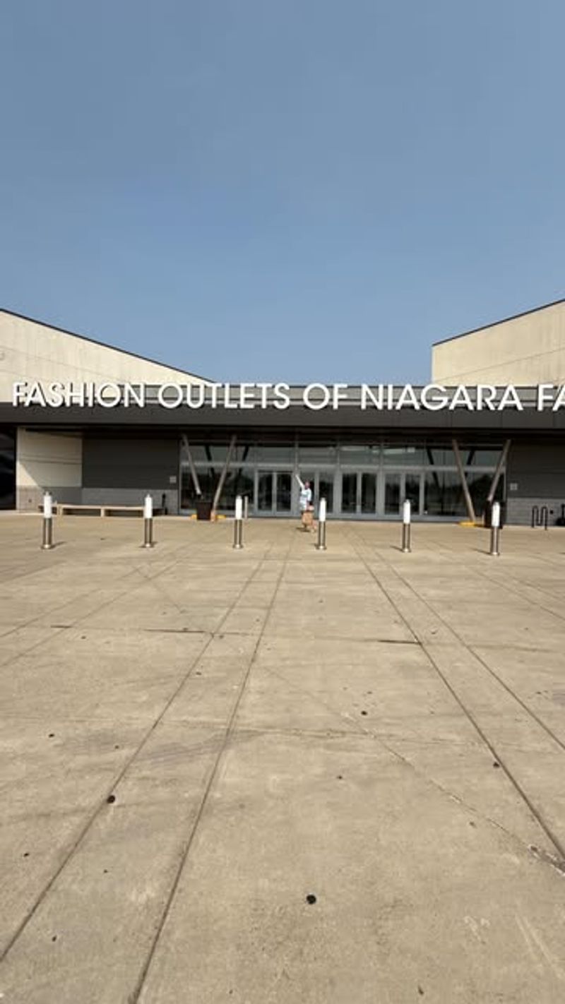 Fashion Outlets of Niagara Falls USA