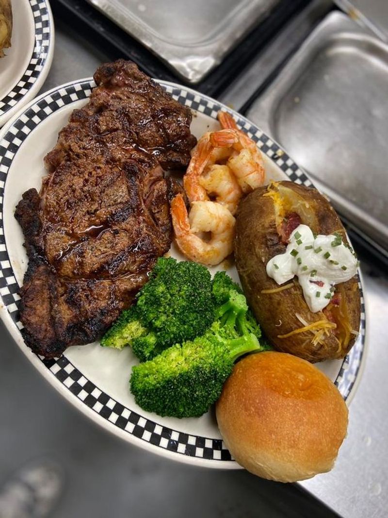 Norm’s Café — Salina