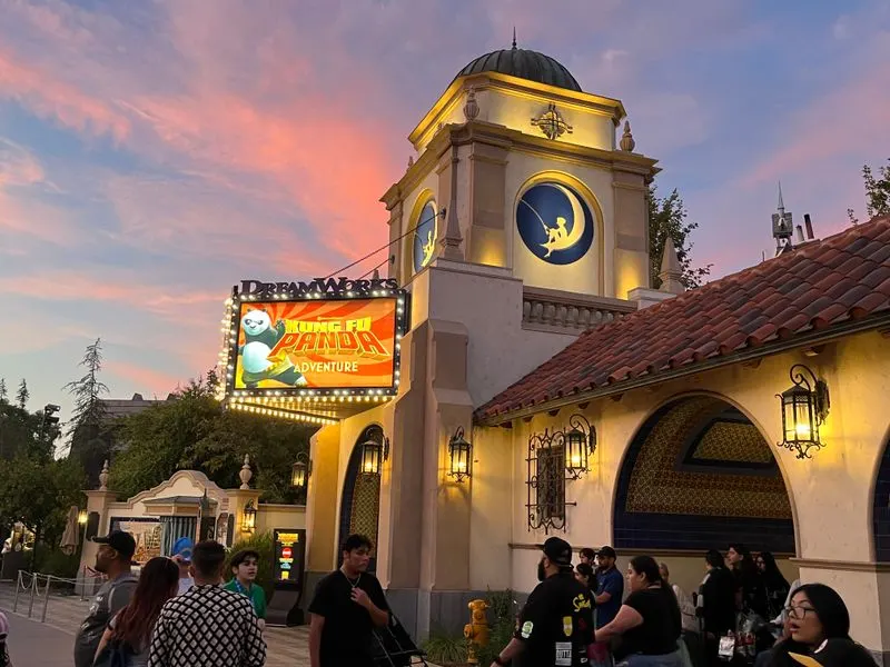 DreamWorks Theatre Featuring Various Shows