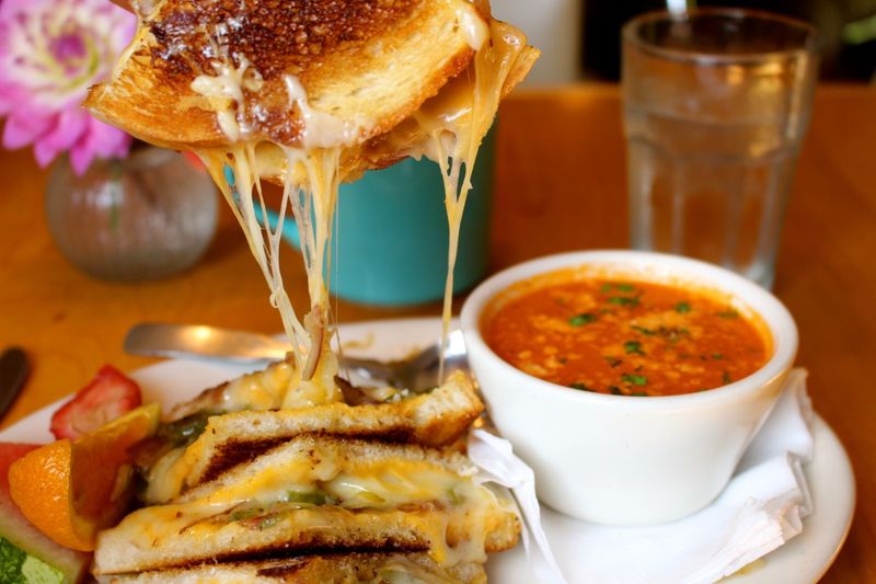 Lucky’s Café – Cleveland (Tremont)