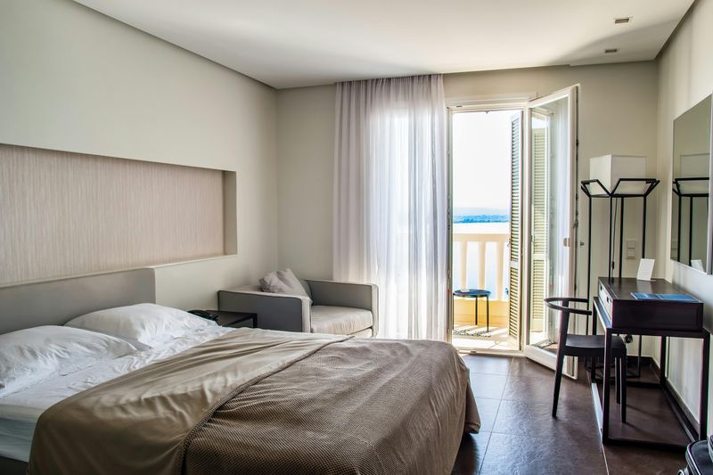 Take Photos of the Room When You Leave