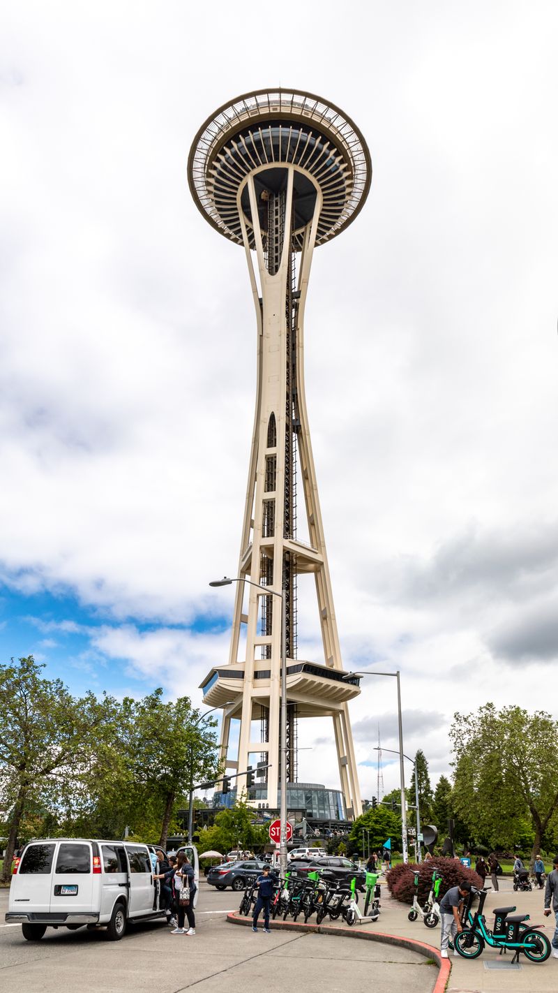 Washington — Space Needle & Seattle Waterfront / Olympic and Mount Rainier vistas