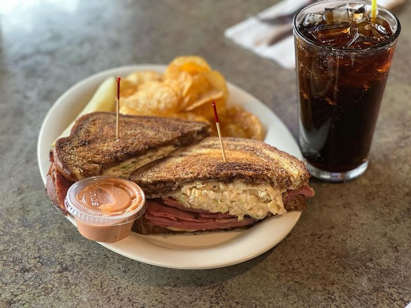 Obb’s Sports Bar & Grill — St. Paul, MN