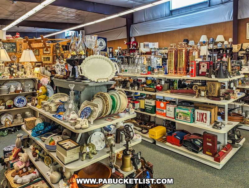 Cackleberry Farm Antique Mall – Paradise