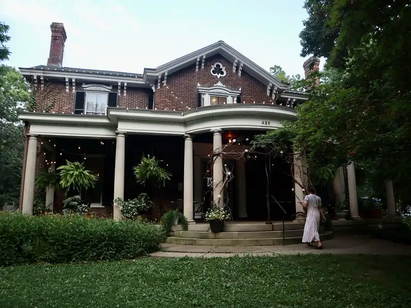 Holly Hill Inn