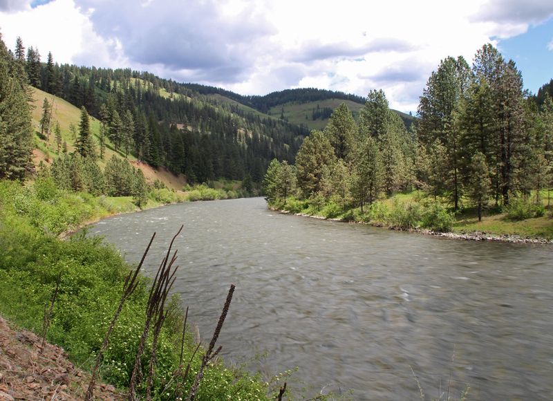 Canoeing and kayaking on the Grande Ronde River