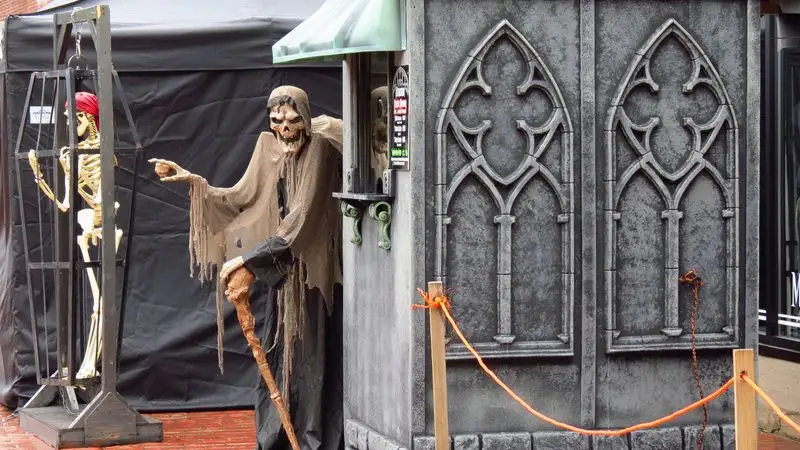 Count Orlok’s Nightmare Gallery (Older Kids)