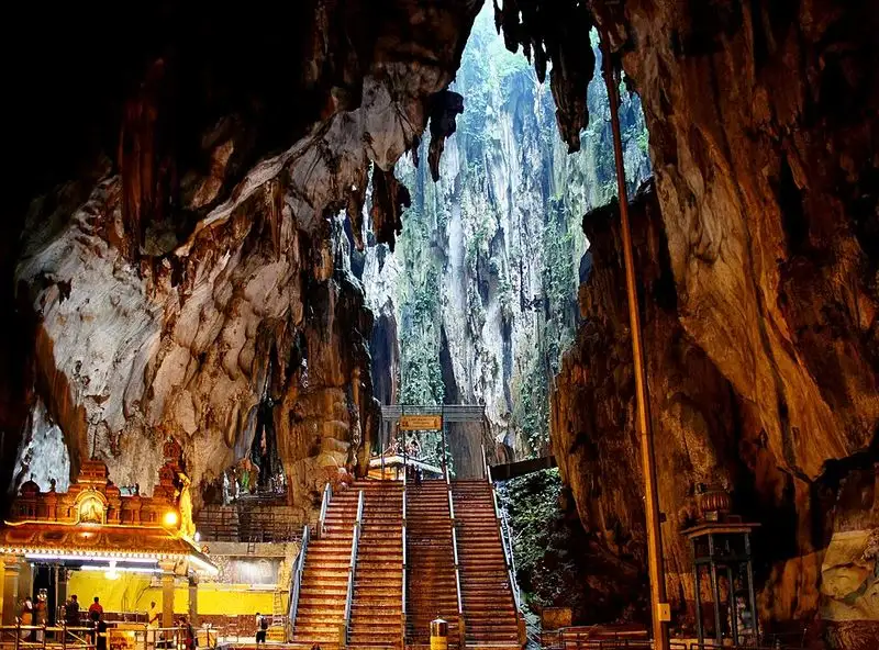 2. Alternative: Batu Caves, Malaysia