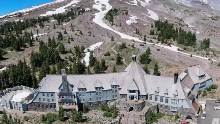 10 Oregon Lodges That Feel Like Time Stopped Inside