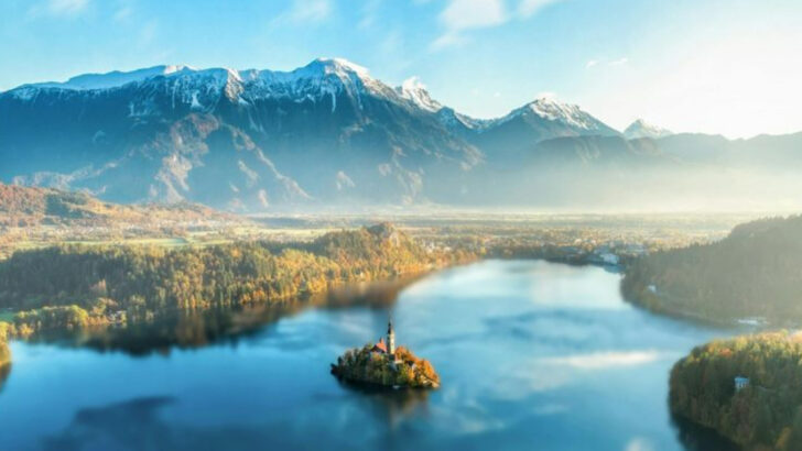 11 Mountain Towns Where October is Busier Than July (And Here’s Why)
