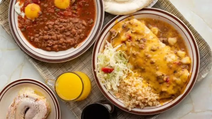 11 New Mexico Sopapillas Bakeries That Serve Them Hot With Honey Already On The Table