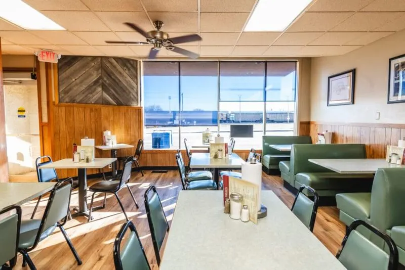 Ohm’s Café — Mandan
