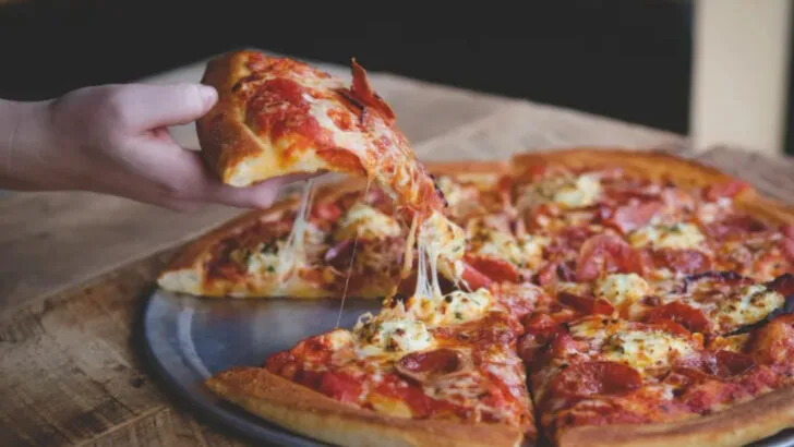 11 Pizza Shops in Maine Where Simplicity Still Rules the Slice