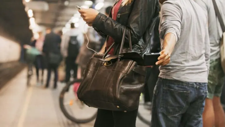 11 Tourist Scams That Are So Subtle You’ll Barely Notice