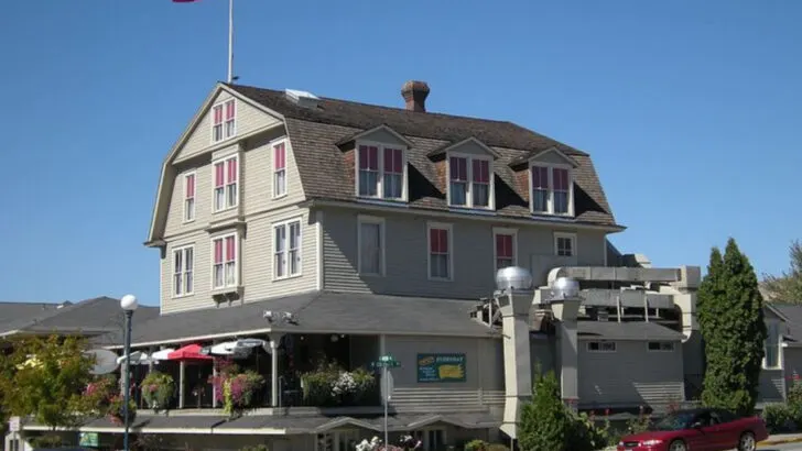 11 U.S. Lake Towns That Feel Like the End of a Movie (In the Best Way)