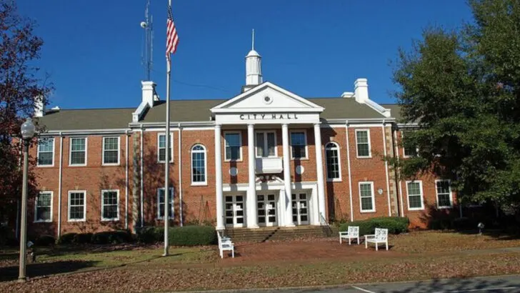 12 Alabama Towns That Are Quiet, Affordable, and Hard Not to Love