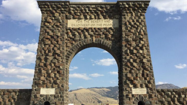 12 Destinations Near Yellowstone Worth Visiting Before or After the Park